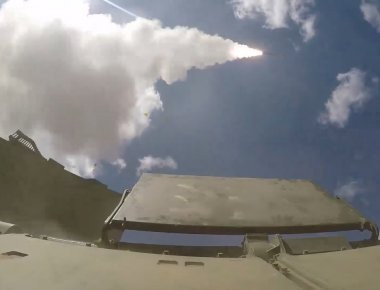 Βίντεο: Εκτοξεύσεις πυραύλων από το αντιαεροπορικό «Tor-M2»